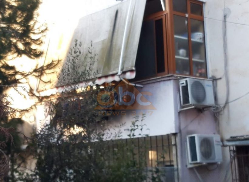 Përfshihet nga flakët një apartament në Fushë-Krujë