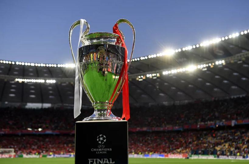 Datat e përballjeve në Champions, Liverpool dhe PSG zbresin në fushë të parët