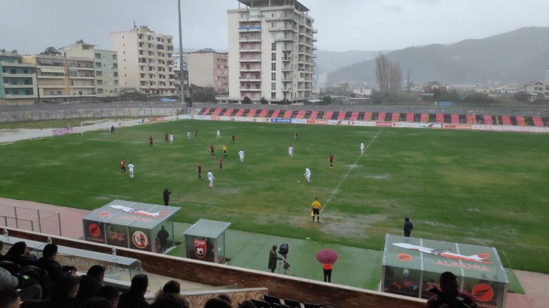 VIDEO | Kushtet e vështira atmosferike, shtyhet ndeshja e Superiores