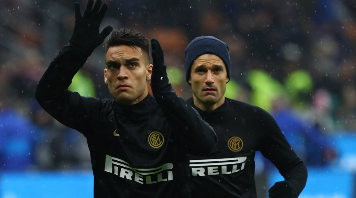VIDEO | Gola bomberash: Inter dhe Lazio në epërsi, Martinez ndëshkon Berishën