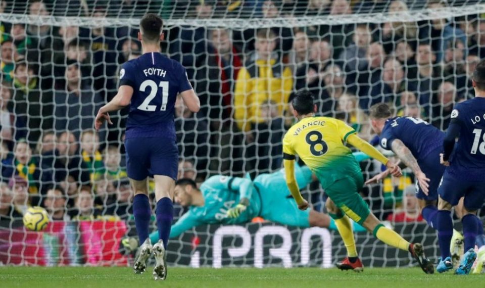 VIDEO | Mbrojtja me 5 nuk jep efekt, një boshnjak ndëshkon Tottenham