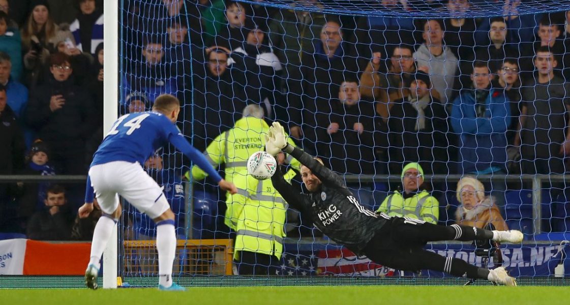 City dhe United në gjysmëfinale, Leicester i falet penalltive