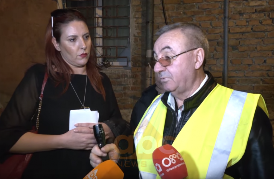 VIDEO/ Bashkia i vendos shiritin pallatit të Fatos Nanos, ia heq drejtori i Institutit të Ndërtimit