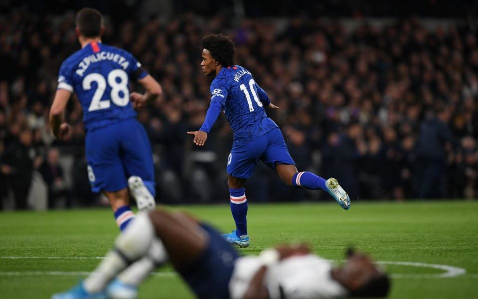 VIDEO | Shokohet Tottenhami i Mourinhos, supergol nga Willian!