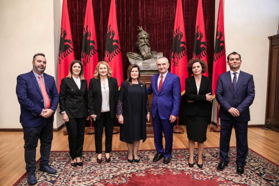 Përplasja për betimet në Kushtetuese, PS propozon ndryshimet që shmangin tërësisht Metën