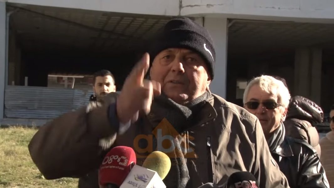 VIDEO/ “Dikur zija peshk e kapja rosa këtu tani kanë bërë pallat 12 kate, arrestoni Vagjush Dakon”