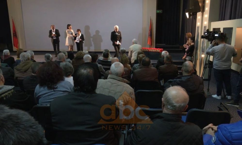 Një shfaqje aspak dinjitoze në 60-vjetorin e Cirkut Kombëtar, indinjatë mes artistësh: Ceremoni sa për t’u kryer