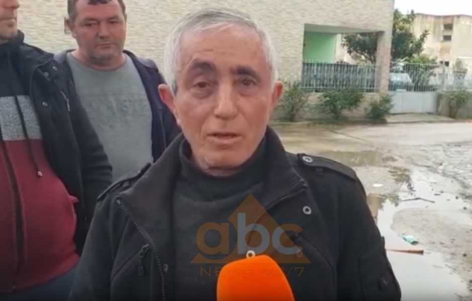 VIDEO/ Shembet shkolla në Darzezë të Fierit, prindërit protestojnë: Nuk u dëmtua nga termeti