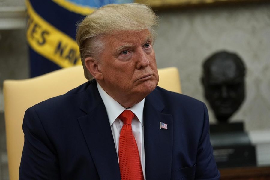 “Trump përdor telefon personal”, reagon presidenti: Tërhiqeni lajmin, përdor vetëm atë të autorizuar nga qeveria