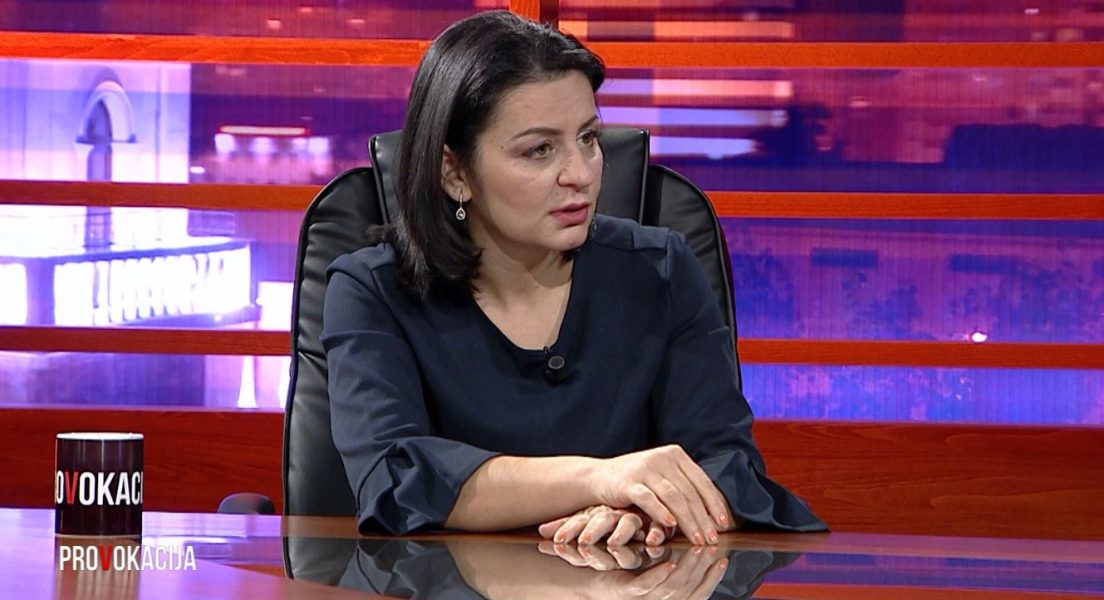 “Kamerat shkojnë te personazhet VIP’, gazetarja: Çfarë nuk është parë aty ku nuk shkon makina