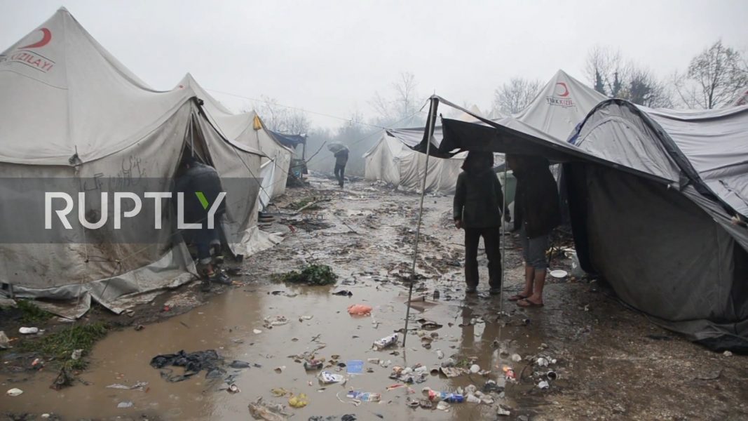 Kushte çnjerëzore, emigrantët në kampin e Bosnje e Hercegovinës përballen me të ftohtin