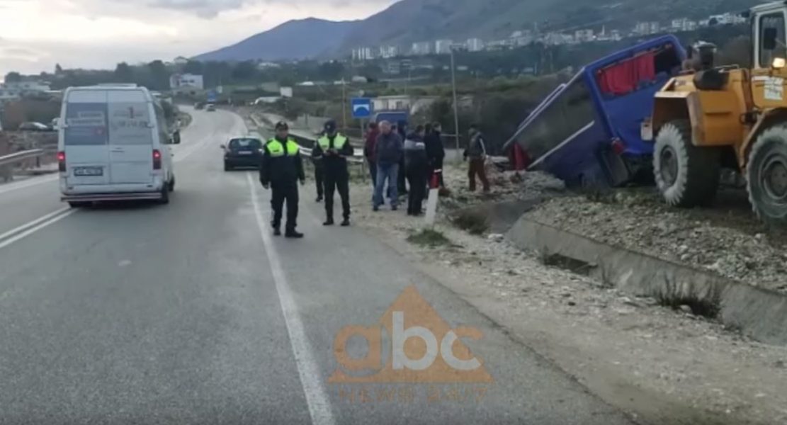 Autobusi i linjës Tiranë – Athinë përfundon në kanal, ka të lënduar