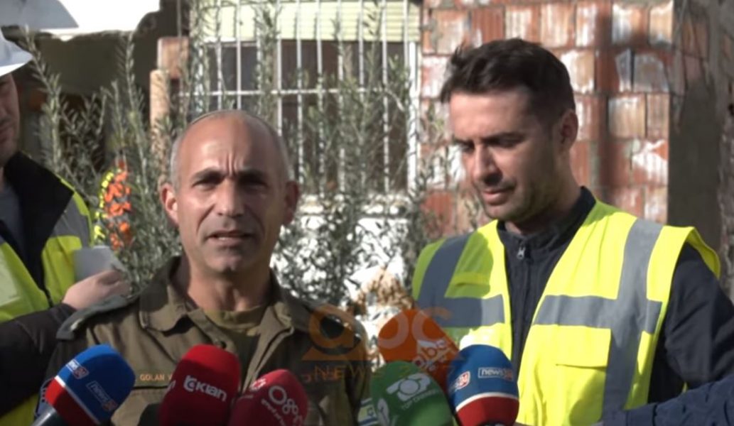 Largohen inxhinierët izraelitë, riparojnë apartamentin shembull në Durrës për kolegët shqiptarë