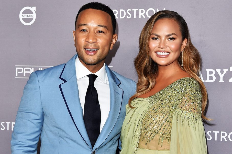 Chrissy Teigen publikon mesazhet e zënkës me John Legend