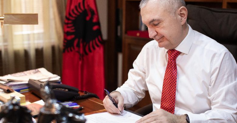 Meta firmos: Arben Ahmetaj merr detyrën si ministri më i ri i qeverisë