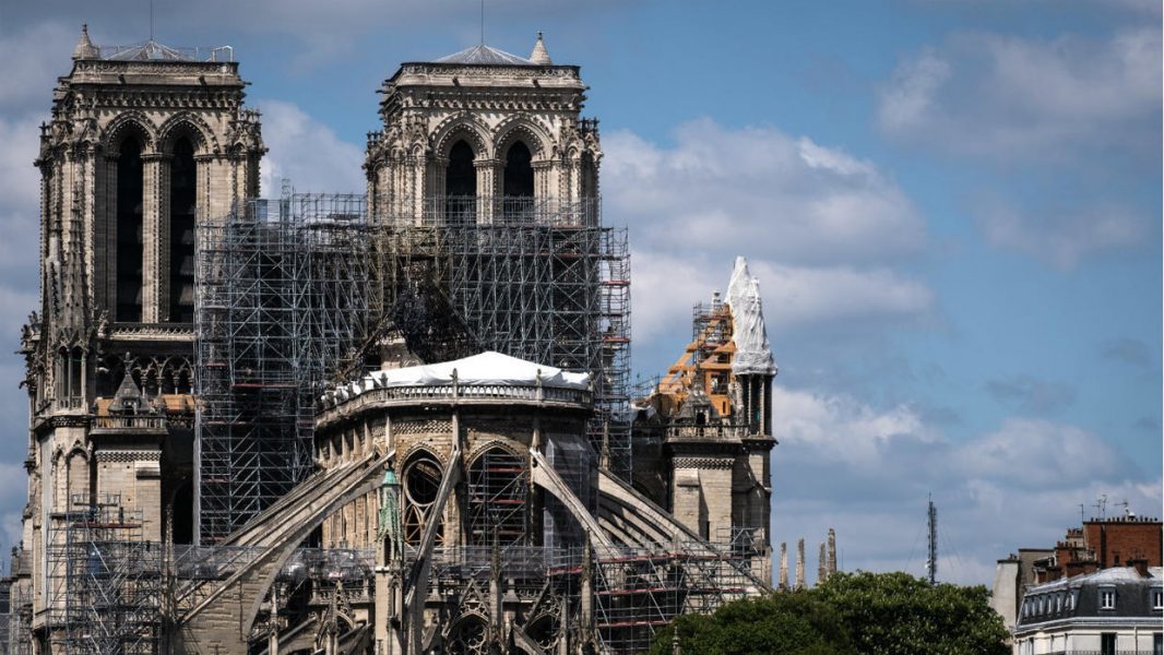 Mesha e Krishtlindjeve anulohet në Notre Dame, hera a parë që nga viti 1803