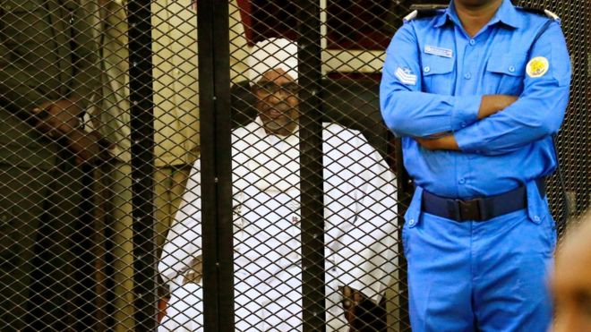 I akuzuar për pastrim parash dhe korrupsion, dënohet ish-presidenti i Sudanit