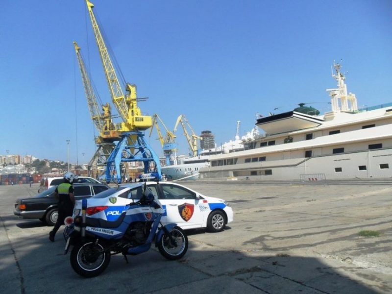 Zbulohet skema kriminale në portin e Durrësit: Arrestohen 2 persona, procedohet polici