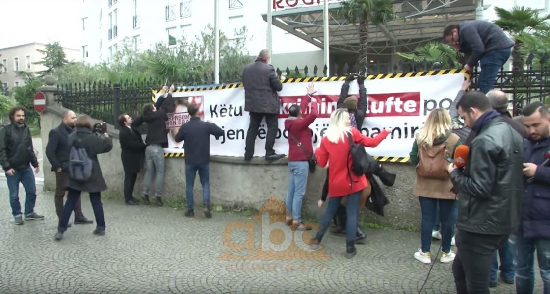 Mini-shengeni ballkanik, Lëvizja VV në Tiranë thërret protesta