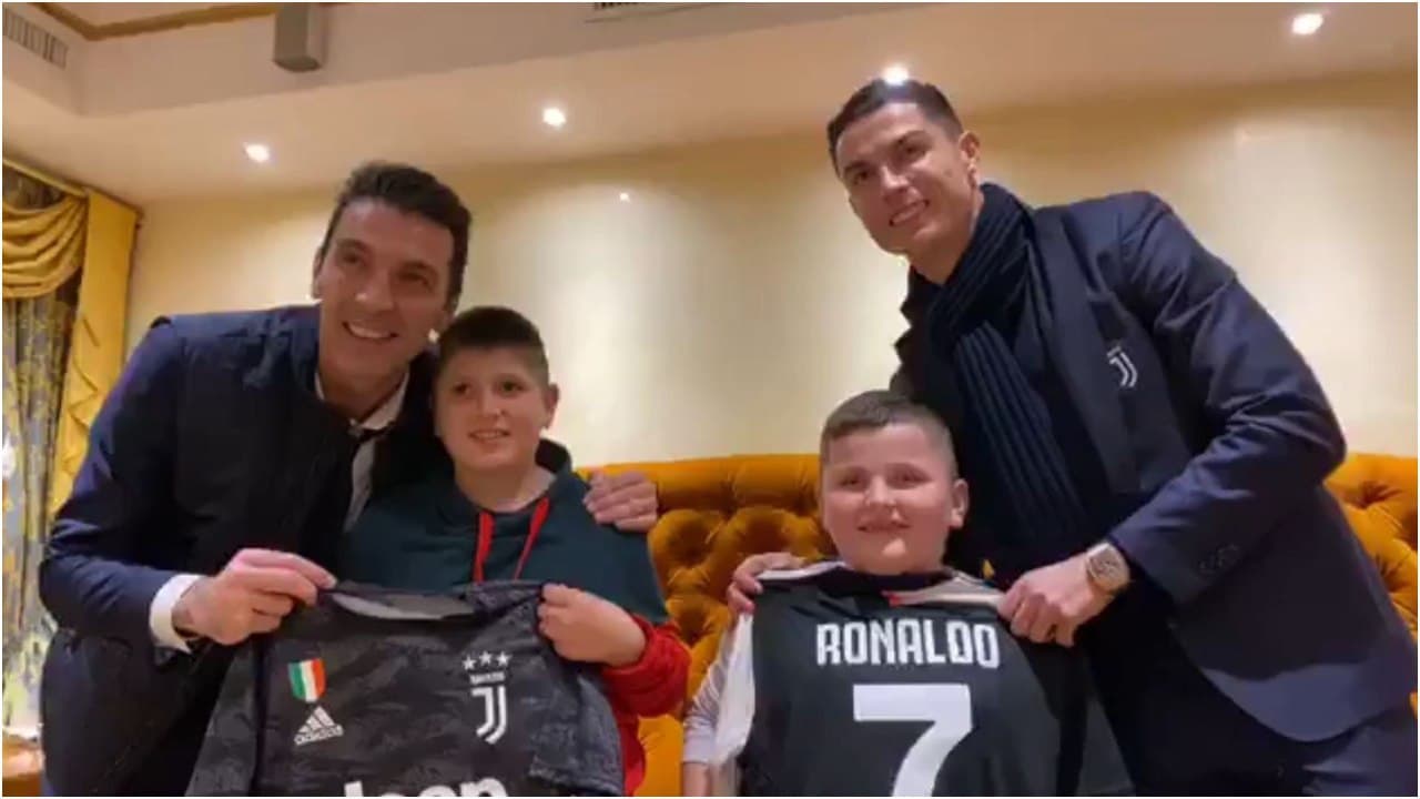 Rama surprizon fëmijët që shpëtuan nga tërmeti, takojnë Ronaldon e Buffon