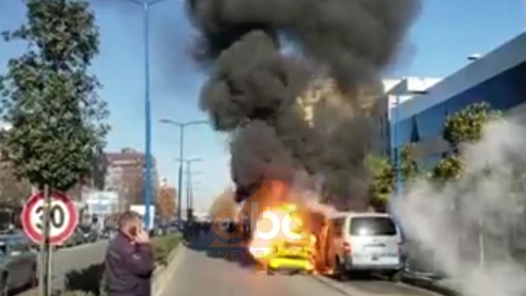 VIDEO/ U përfshi nga zjarri, momenti kur shpërthen makina në Kamëz