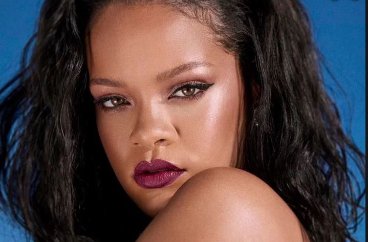 Pa grim dhe me akne, Rihanna publikon foton që asnjëra prej nesh s’do kishte guxim ta postonte