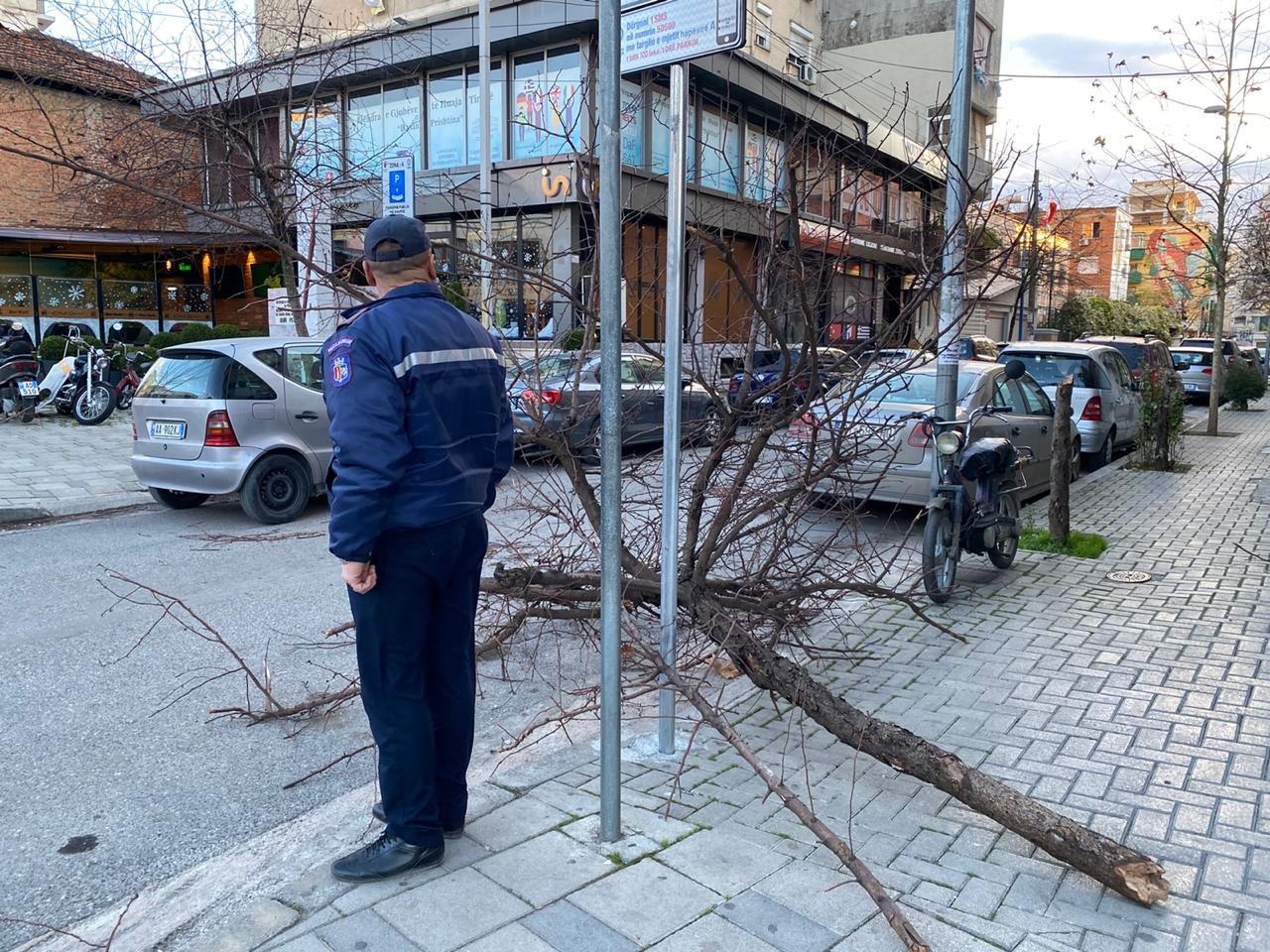 Moti i keq/ Veliaj bën bilancin: 100 incidente në Tiranë, 3 të plagosur në spital