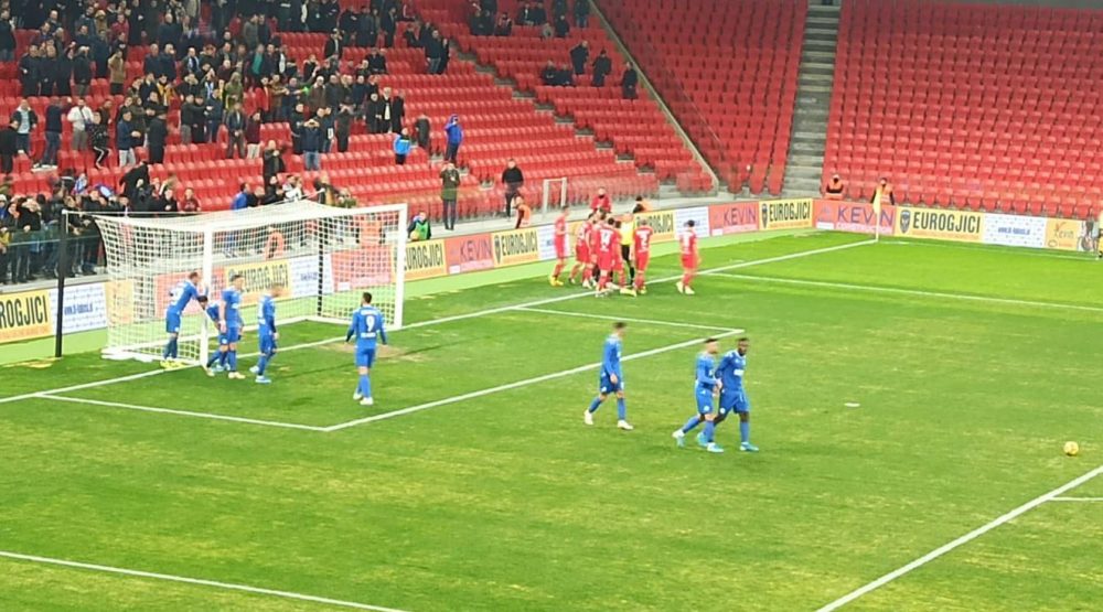 VIDEO | Heroizmat e Belicës nuk mjaftojnë, goli i Abazajt mposht Partizanin