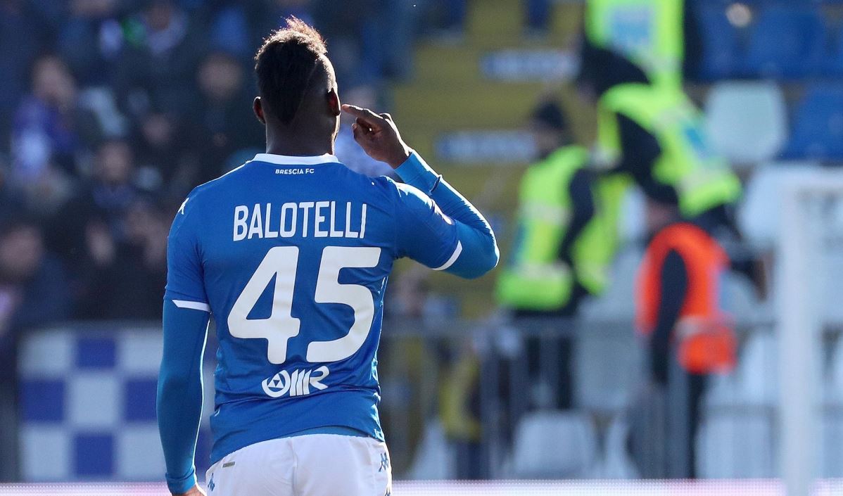 “T’iu vijë turp!”, Balotelli shpërthen ndaj tifozëve lacialë