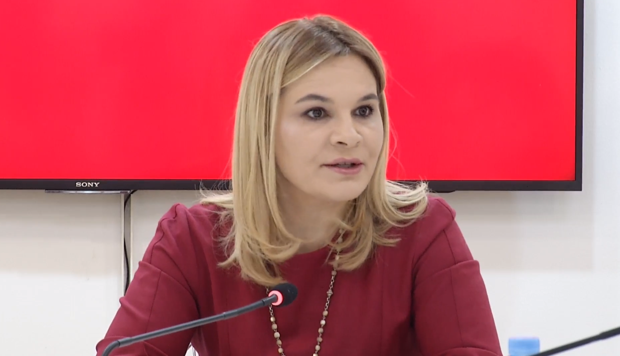 Kryemadhi: Unë luftoj me bishën, nuk merrem me këlyshë dhe “gishta”