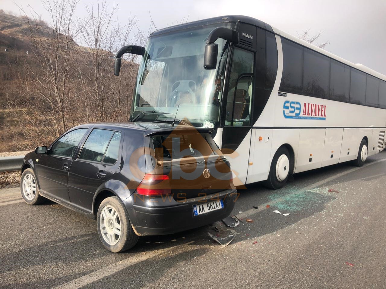 FOTO/ Shoferi i linjës së Greqisë shmang tragjedinë në Qafë Plloçë