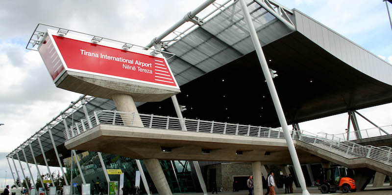 Ç’do të ndodhë me mijëra pasagjerë që u bllokuan në aeroporte nga mjegulla