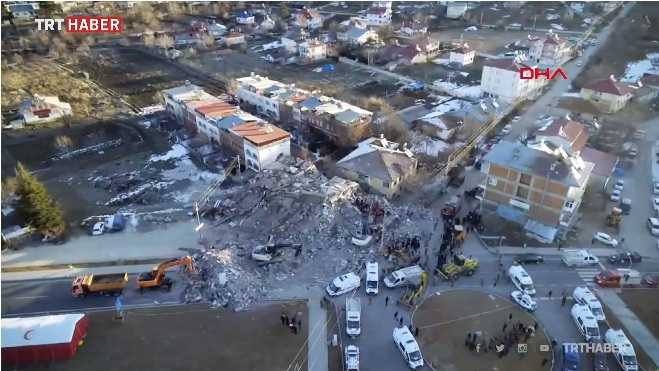 FOTO & VIDEO/ Dita zbulon tmerrin e tërmetit në Turqi: Dhjetra viktima dhe godina të rrafshuara