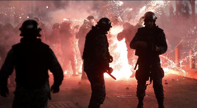 Protesta të dhunshme dhe përplasje me policinë, Bejruti në kaos