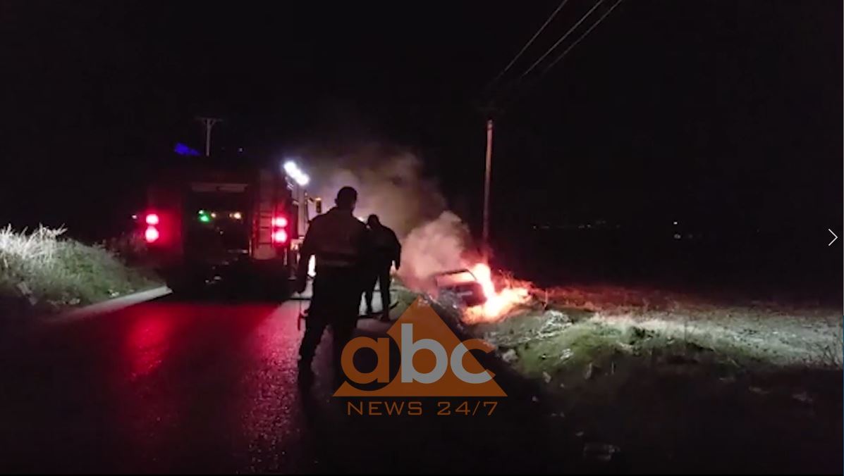 VIDEO / Përfshihet nga flakët makina në Vlorë, dyshohet për zjarrvënie të qëllimshme