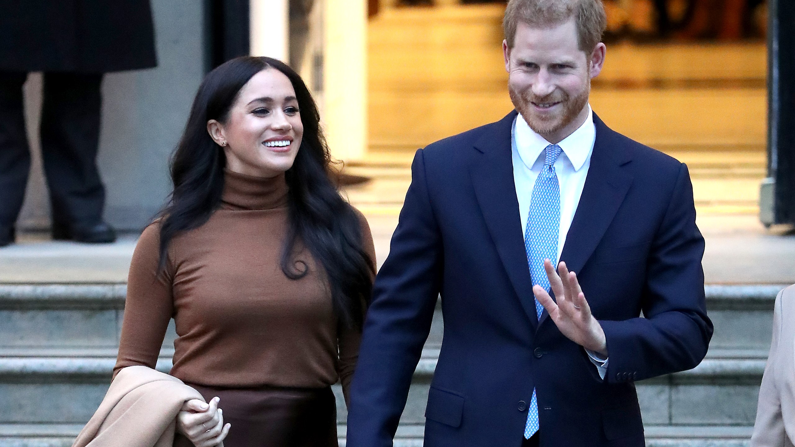 Meghan Markle dhe Princi Harry nuk janë më ‘anëtarë të lartë’ të familjes mbretërore