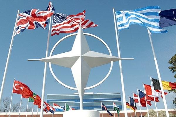 Stoltenberg: NATO i dënon sulmet raketore të Iranit ndaj bazave të SHBA-së