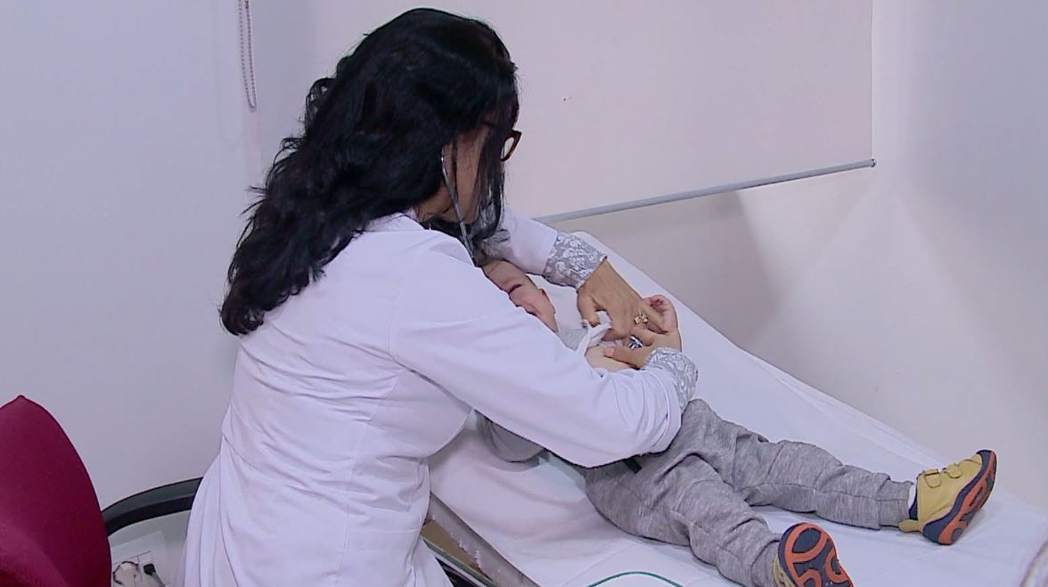 11 mijë të prekur nga infeksione respiratore, Manastirlliu: Ku duhet ti dërgoni fëmijët për vizitë