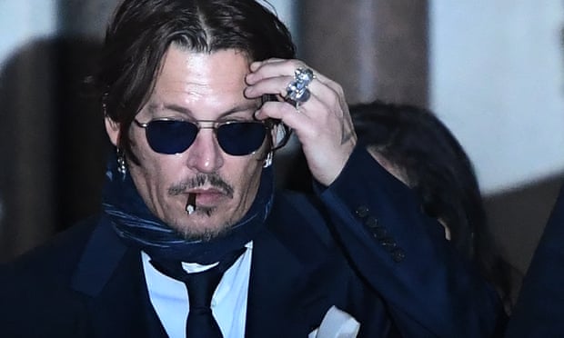 ‘Le të djegim Amber’ publikohen mesazhet kërcënuese të Johnny Depp