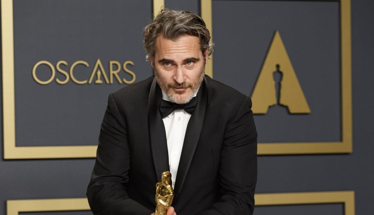 “Shko drejt shpëtimit me dashuri dhe paqja do të të ndjekë”,  fjalimi i Joaquin Phoenix në Oscar ngre sallën në këmbë