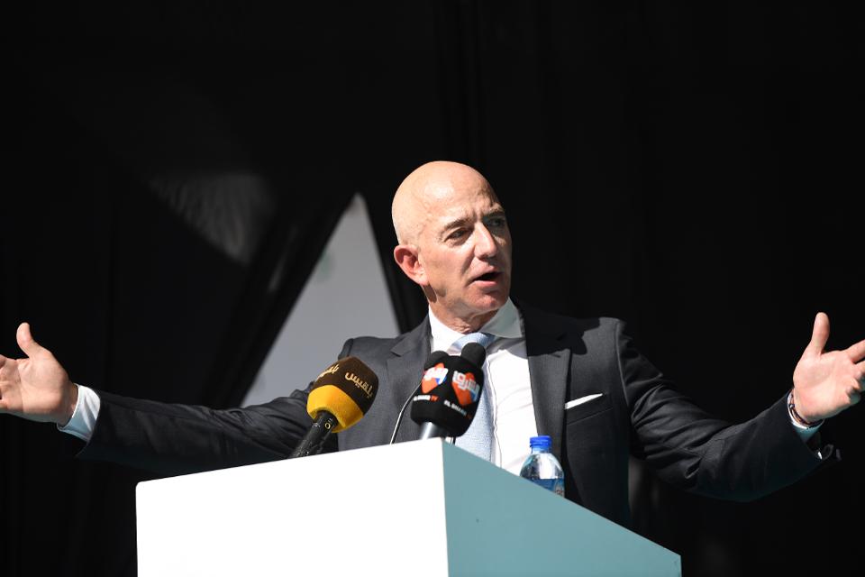 Jeff Bezos premton shumën marramendëse për të shpëtuar mjedisin