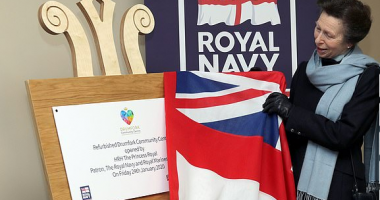 Pritet të zëvendësojë princ Harry-n, Princesha Anne, kapitenia e parë femër në Marinën Mbretërore