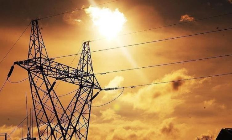 100.000 shtëpi në Poloni dhe Çeki pa energji elektrike për shkak të motit të keq