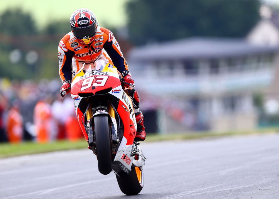 Historia e suksesit vazhdon, Honda “blindon” kampionin Marc Marquez