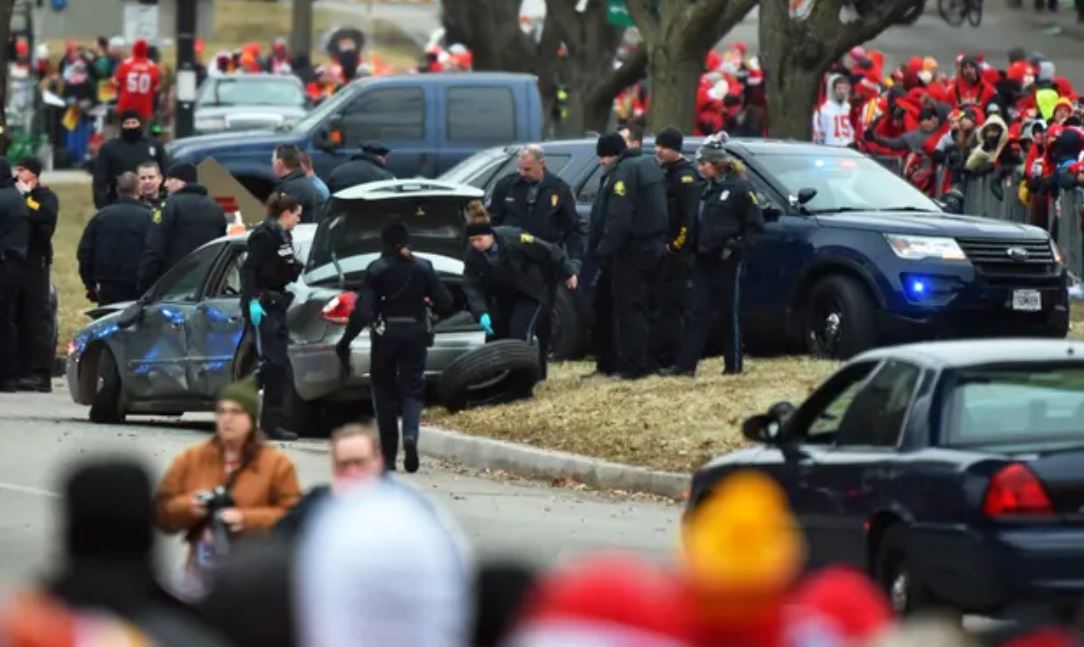 Ndërpritet parada e fituesve të SuperBowl, shkak bëhet një ndjekje policie