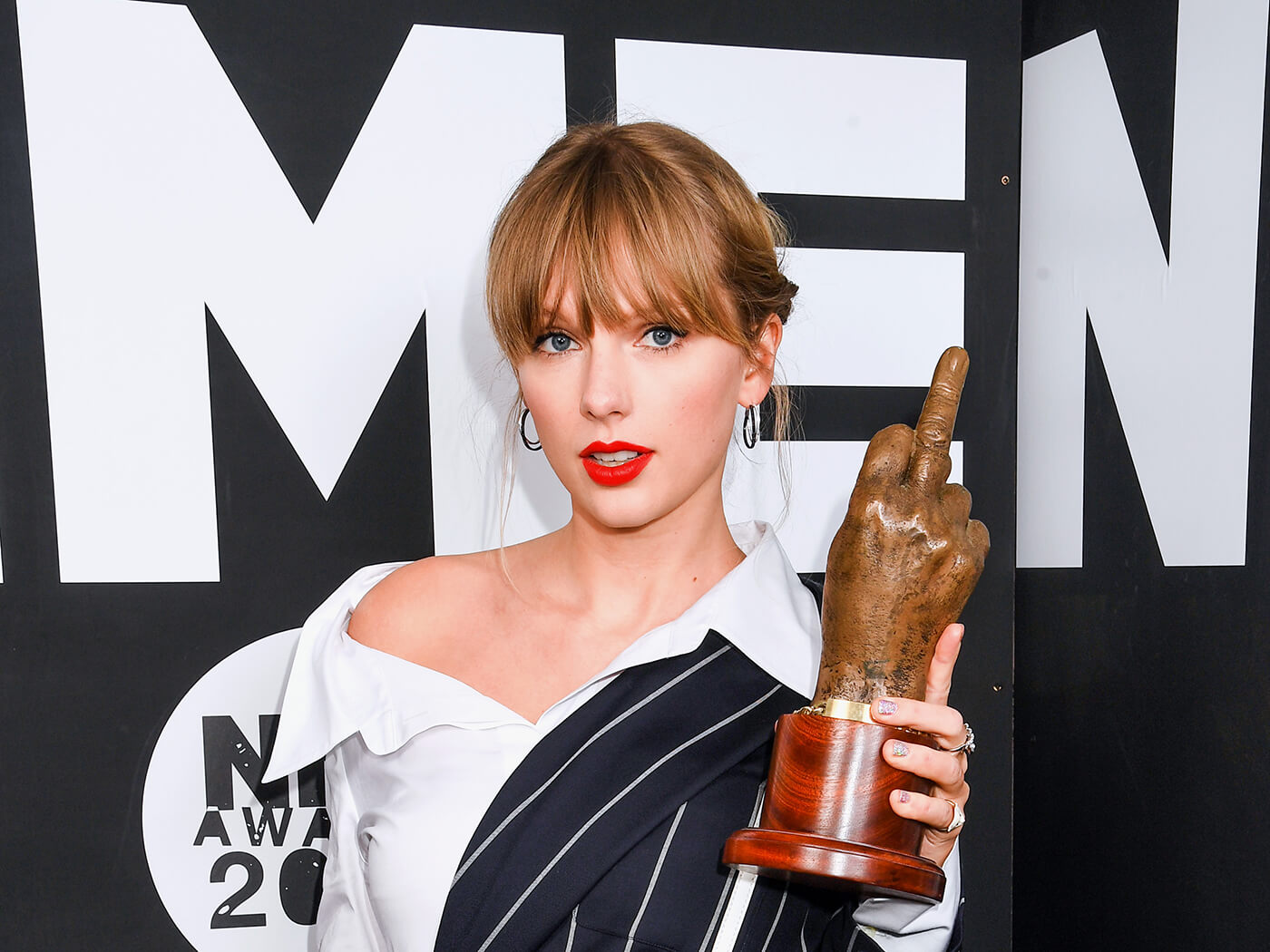 Taylor Swift i surprizon të gjithë në “NME Awards 2020”