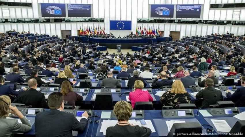 “Negociatat e Shqipërisë dhe Maqedonisë së Veriut”, DW: Eurodeputetët pro propozimeve për reformim