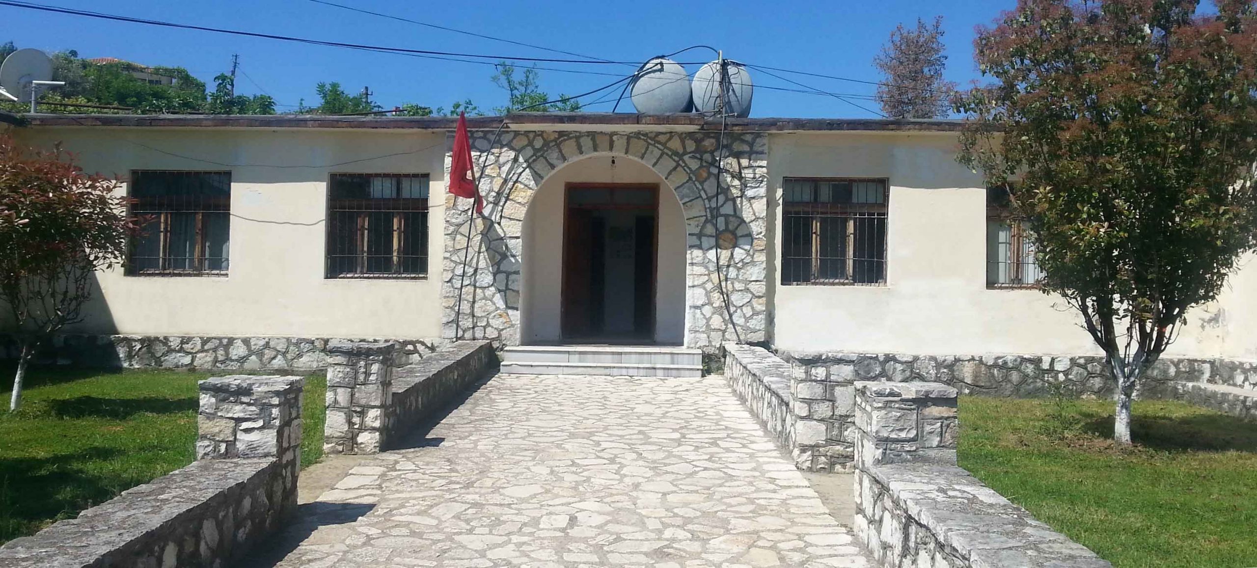 “Furtunë” në bashkinë e Selenicës, shkarkohen 70 punonjës