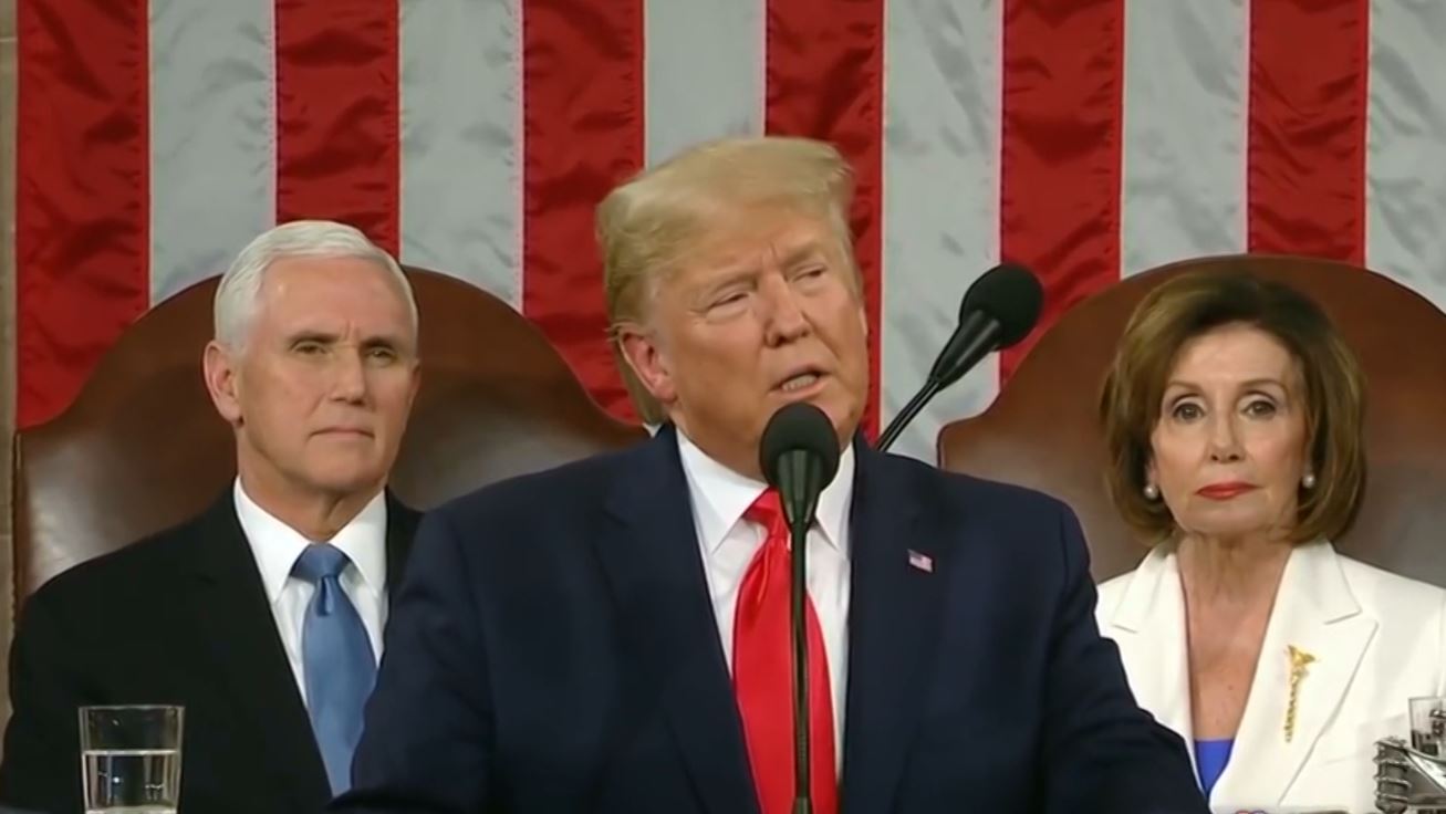 Pelosi gris fjalimin, Trump ndez një kongres të përçarë: I mbajta premtimet