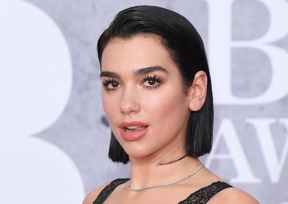 Lum kritikash ndaj Dua Lipa-s, ky shtet kërkon të ndalë transmetimin e këngëve të saj